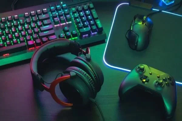 Uso da cultura gamer foi central em ataques nas escolas, diz relatório