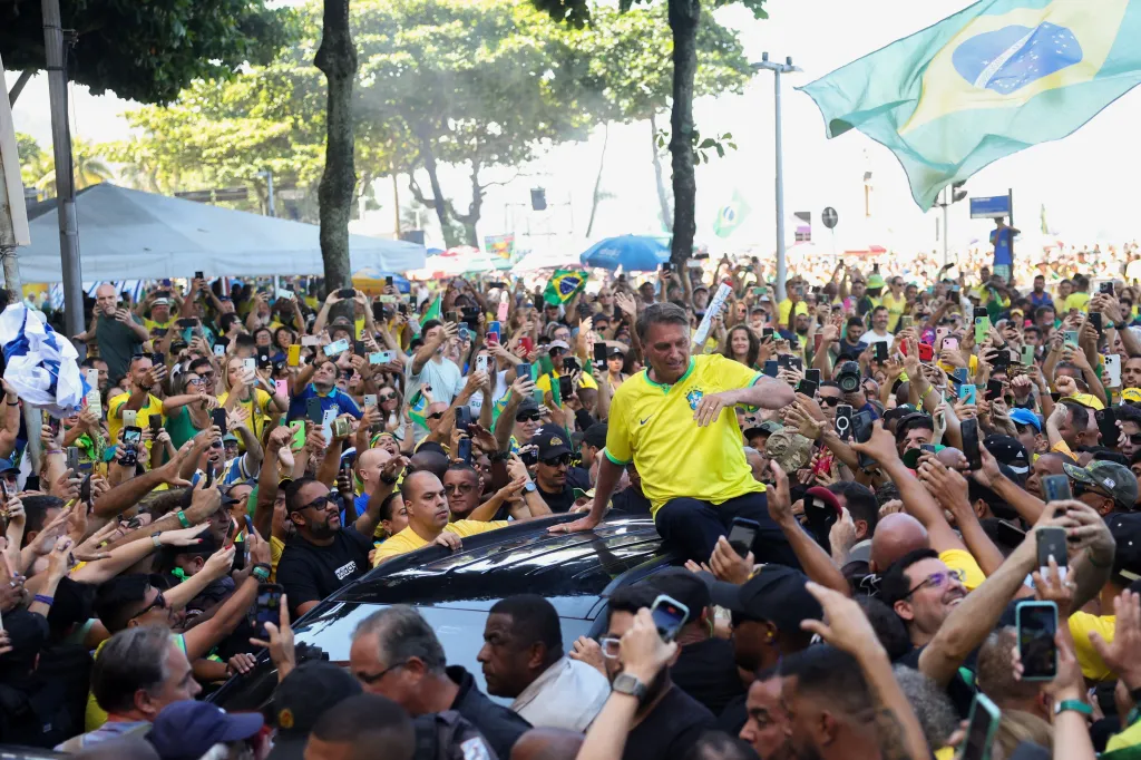 Análise: 7 fatos sobre os sinais e recados sobre o ato pró-Bolsonaro em Copacabana