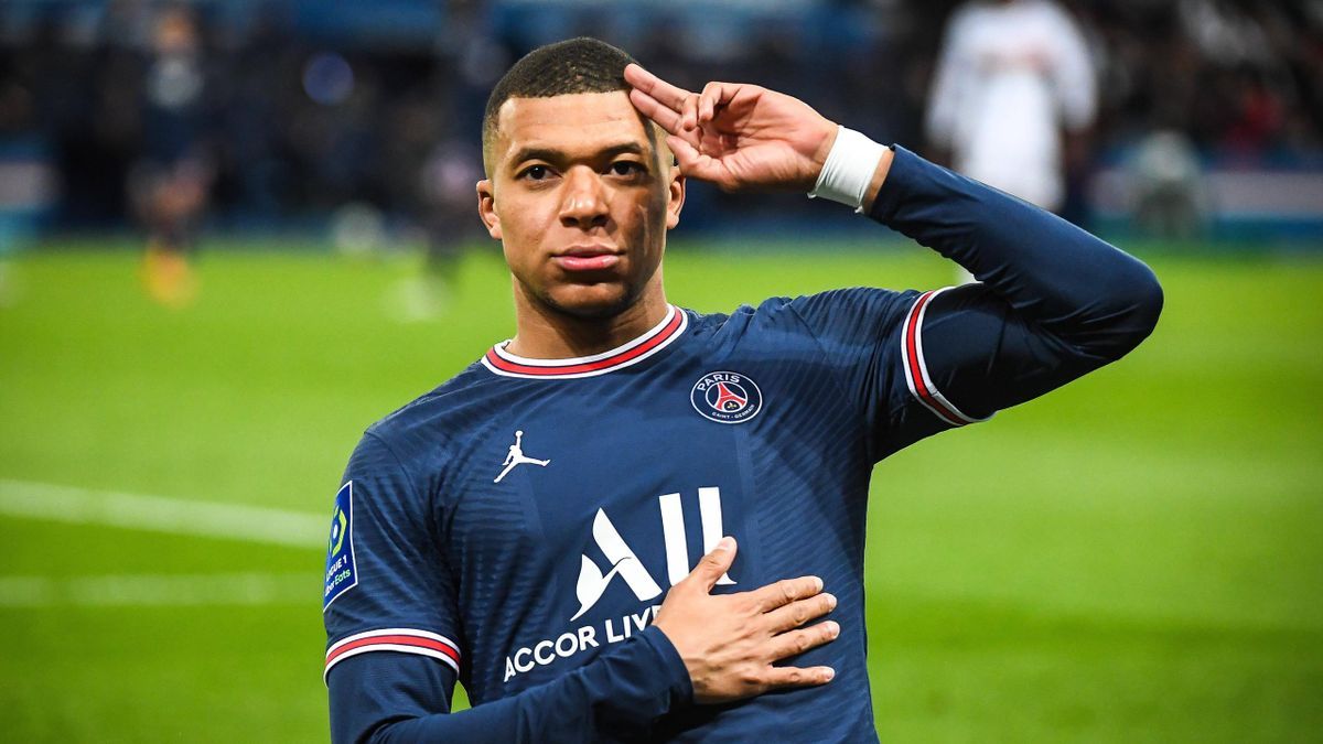 Mbappé treina com máscara antes de França x Holanda, e Deschamps mostra otimismo