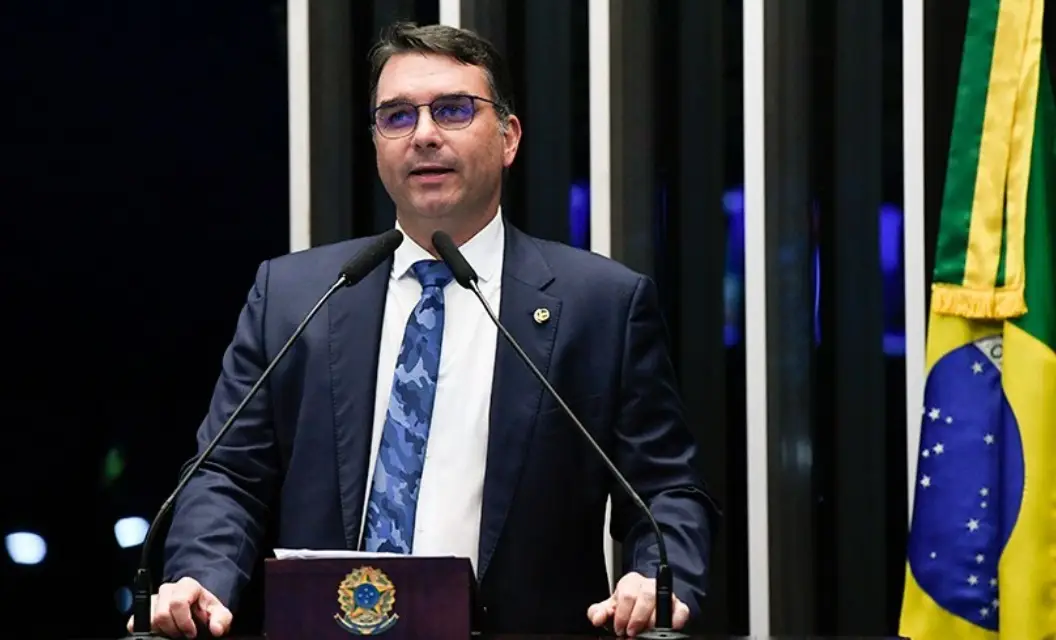 Flávio diz que investigação sobre Bolsonaro é “esdrúxula”: “Não tem crime”