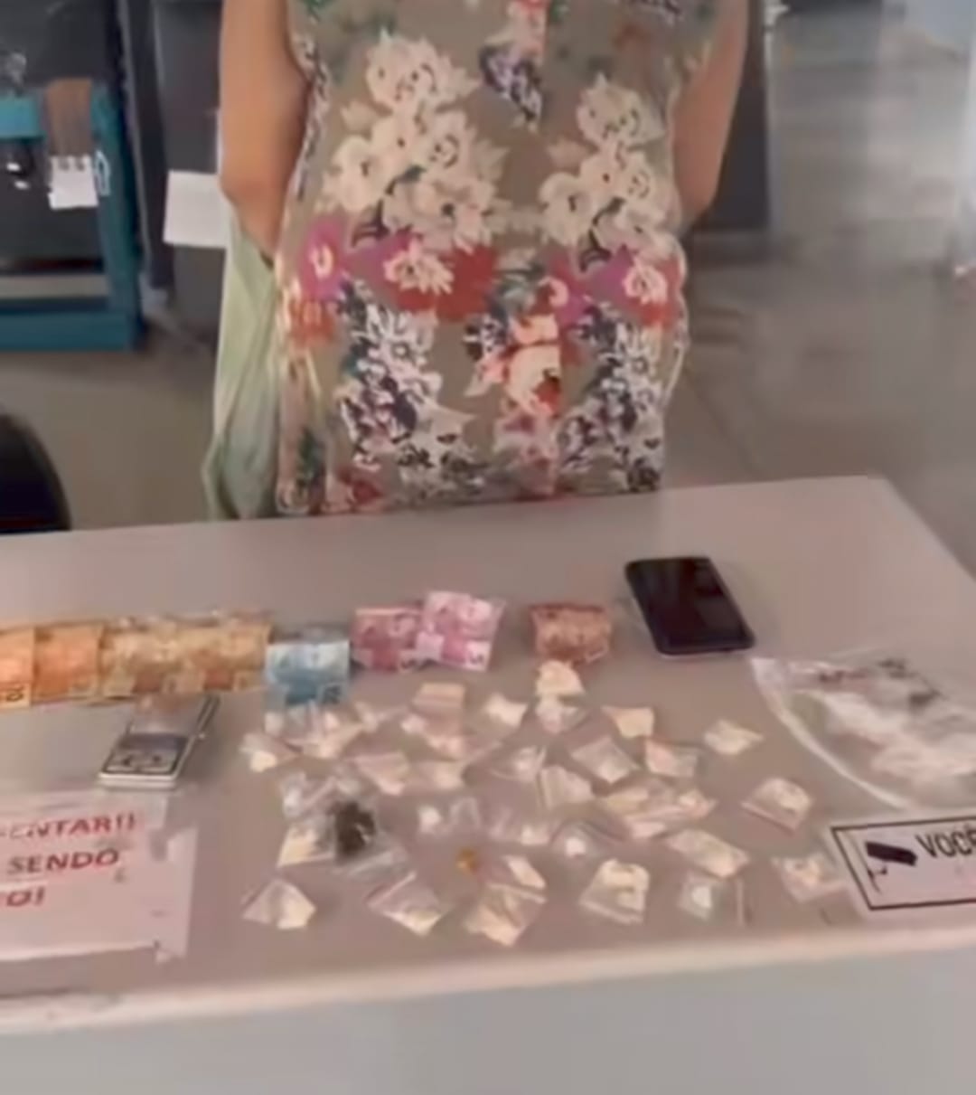 Presa “vovó do tráfico” que vendia cocaína e usava netos de 13 e 14 como “mulas”