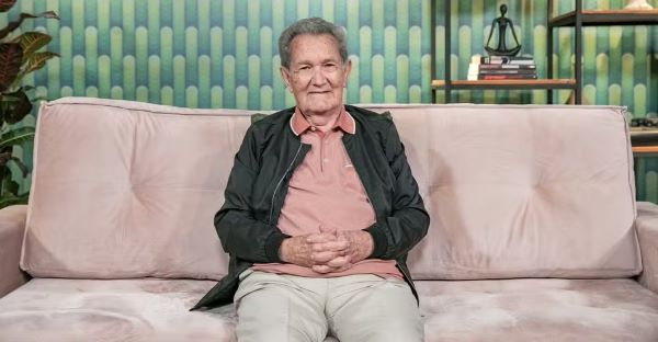 Lenda da locução esportiva, Léo Batista está em UTI no Rio de Janeiro