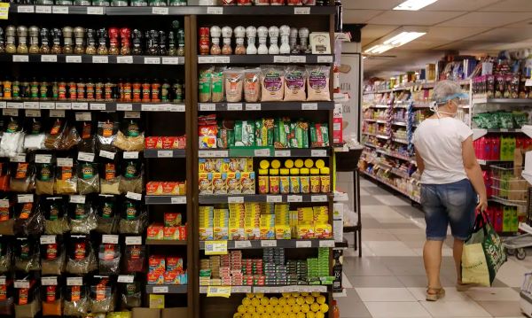 Governo avalia reduzir imposto de importação para baratear alimentos