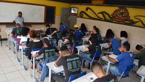 Vereador propõe projeto de lei para rastrear jovens fora da escola e garantir conclusão da educação formal