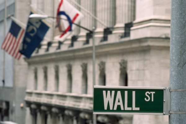 Bolsas dos EUA operam no azul, à espera de novo recuo de Trump