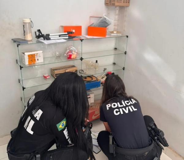 Polícia faz operação em Alvorada, Iaciara e Posse-GO e prende dono de loja suspeito de receptação de celulares furtados e Roubados