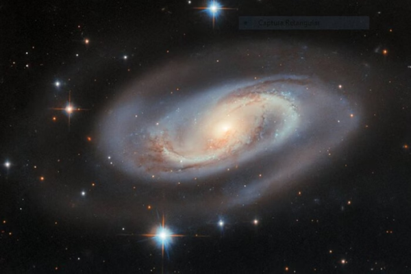 Hubble encontra buraco negro 174 milhões de vezes maior que o Sol