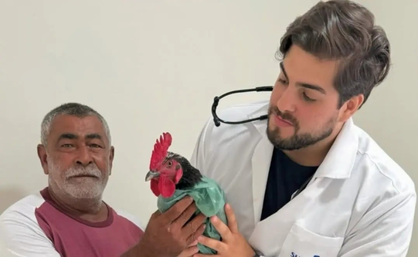 Médico do SUS viraliza ao mostrar presentes que ganha dos pacientes no sertão de Alagoas
