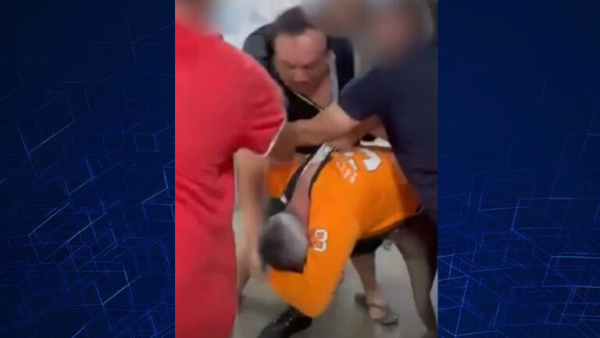 Pai de aluna espanca professor no DF por causa de celular