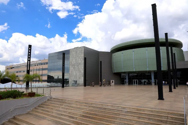 Assembleia Legislativa de Goiás publica edital com 101 vagas e salários de até R$ 10 mil