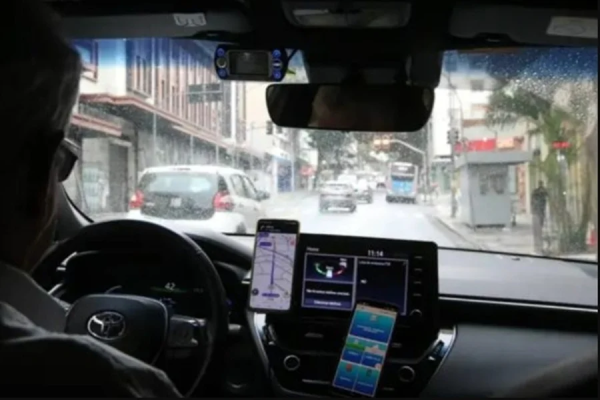 Motorista da 99 cobrou R$ 1.400 de mulher em corrida que custava R$ 13