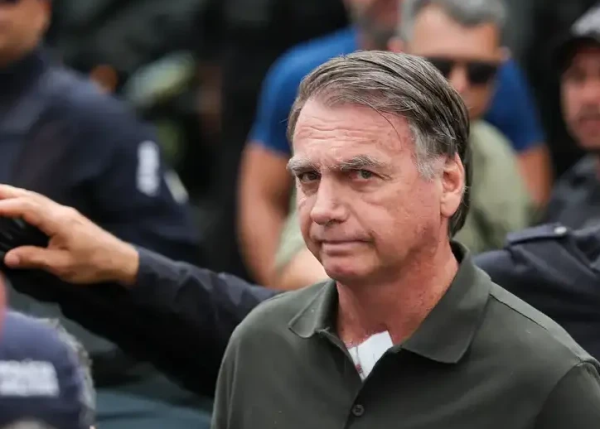 Próximas etapas para possível perda de patente de Bolsonaro