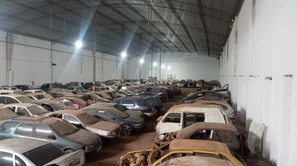 Detran-GO anuncia leilão para contratar empresa de prensagem de carcaças e peças automotivas apreendidas